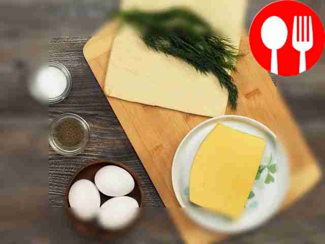 Prepare the ingredients for the roll. Thaw...