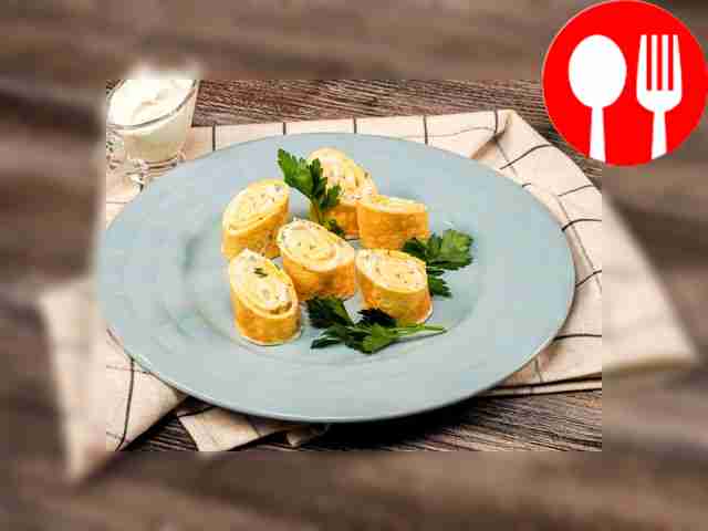 Omelet roll with melted cheese