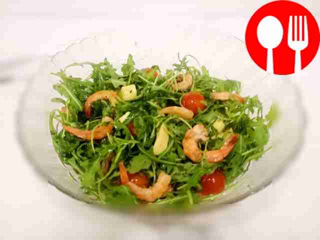 Салат с руколой и креветками