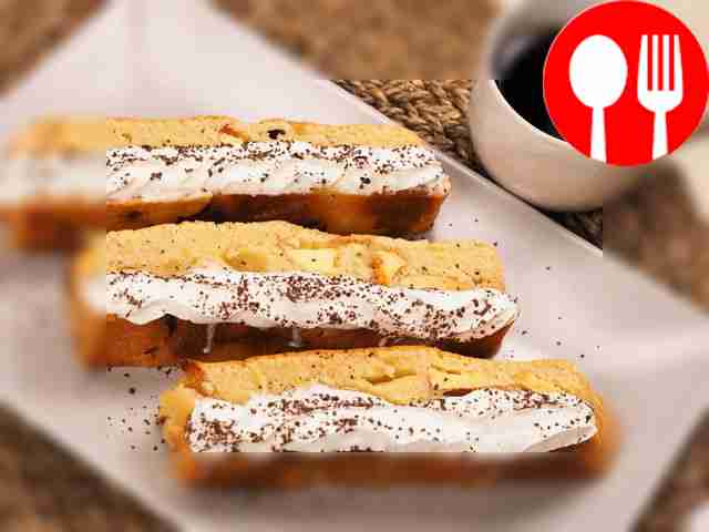 Шарлотка с сушеными яблоками