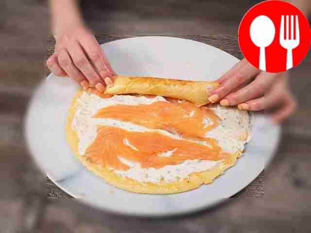 Prepare the roll. Place the filling on the...