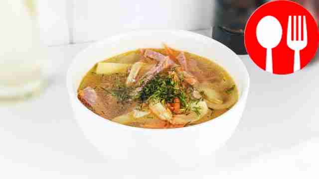 Гороховый суп с копченой колбасой