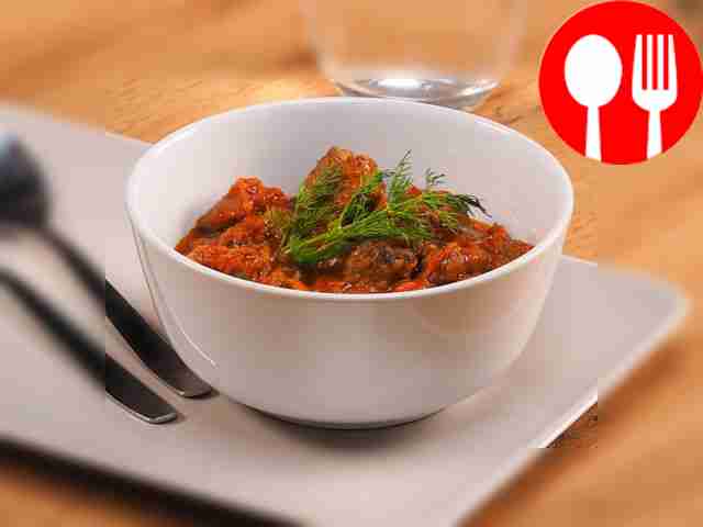 Гуляш из говядины с подливкой