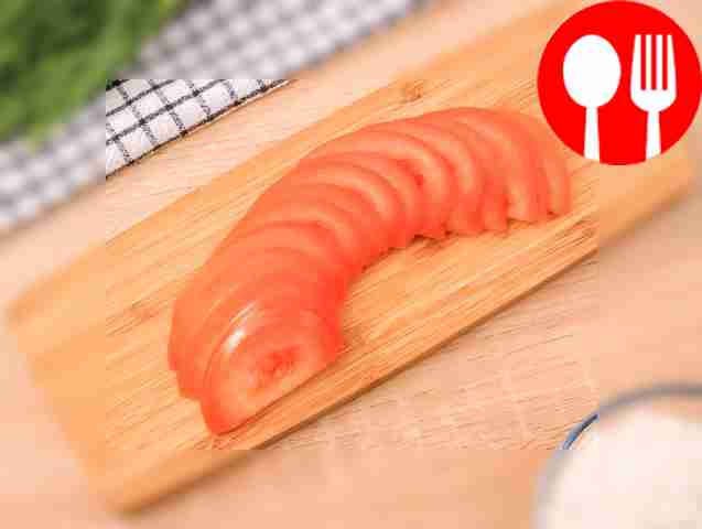 Cut the tomato into thin slices.