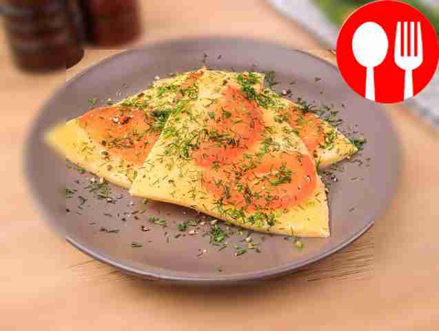 Omelette with tomatoes and cream