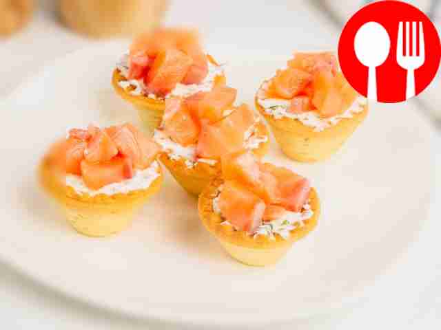 Tartlets with curd cheese and salmon