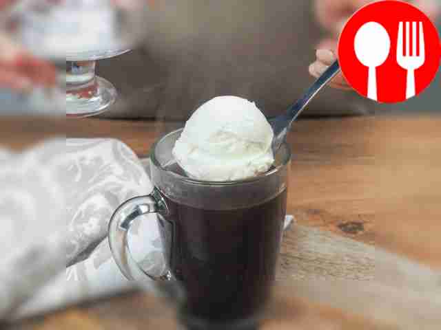 Сделайте глясе: в прозрачный стакан перелейте...