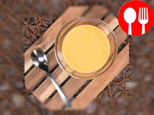 Готовый майонез с горчичным порошком поместите...