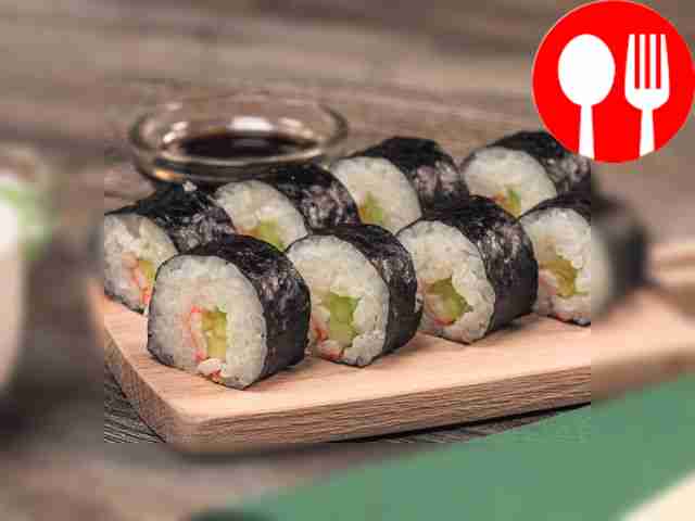 Домашние роллы с крабовыми палочками