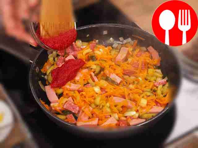 Prepare the vegetables. Pour vegetable oil...