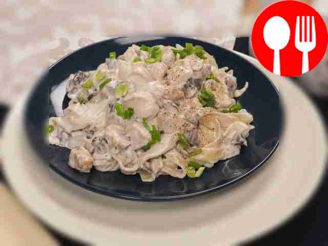 Fettuccine with chicken and mushrooms