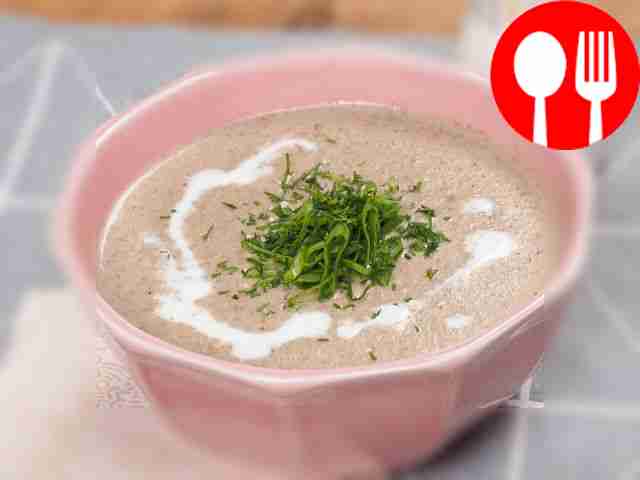 Creamy champignon soup with cheese