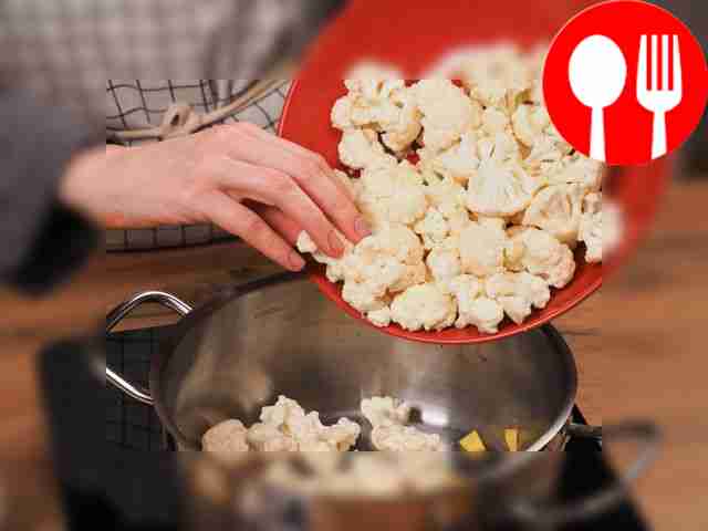 Сделайте заправку для супа. В кастрюлю...