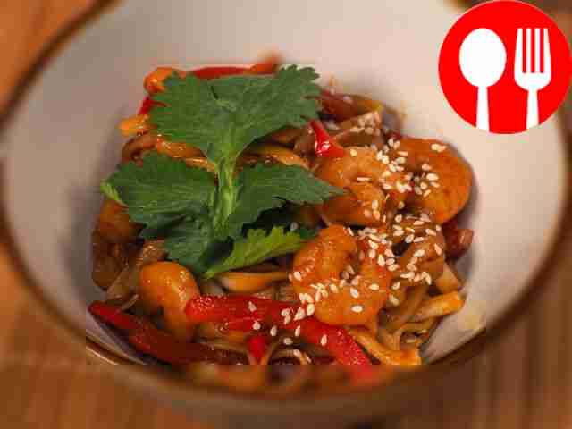 Лапша удон с креветками в соусе терияки