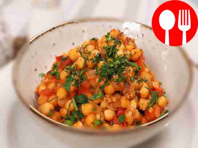 Нут в томатном соусе