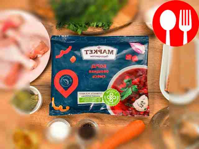 Очистите морковь и нарежьте её крупными...