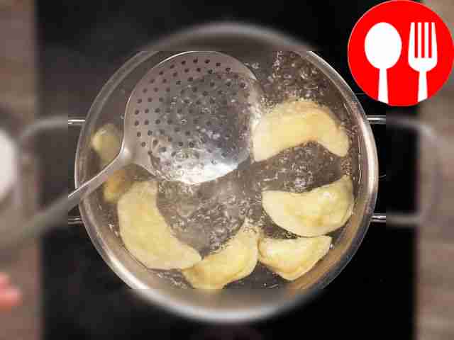 Cook in salted water for 2-3 minutes.