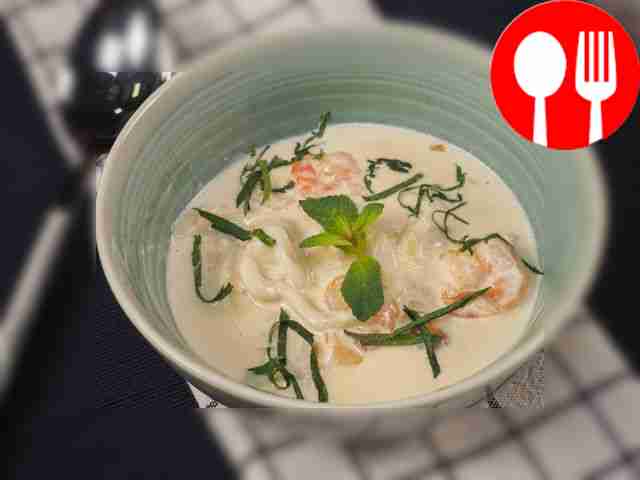 Shrimp and squid in creamy sauce