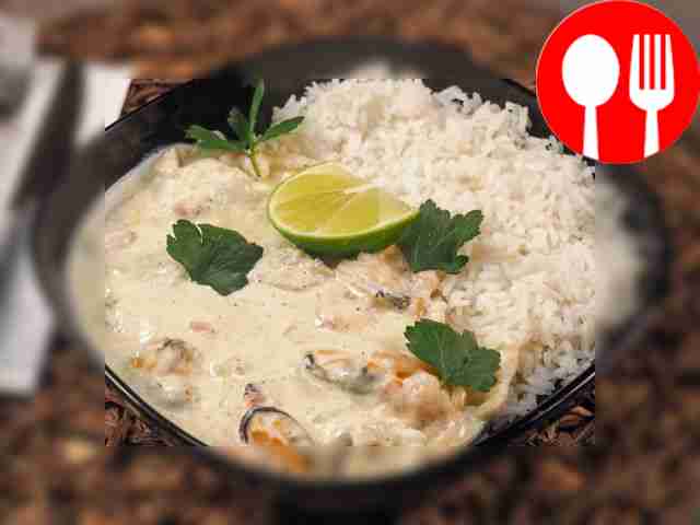 Мидии и креветки в сливочном соусе