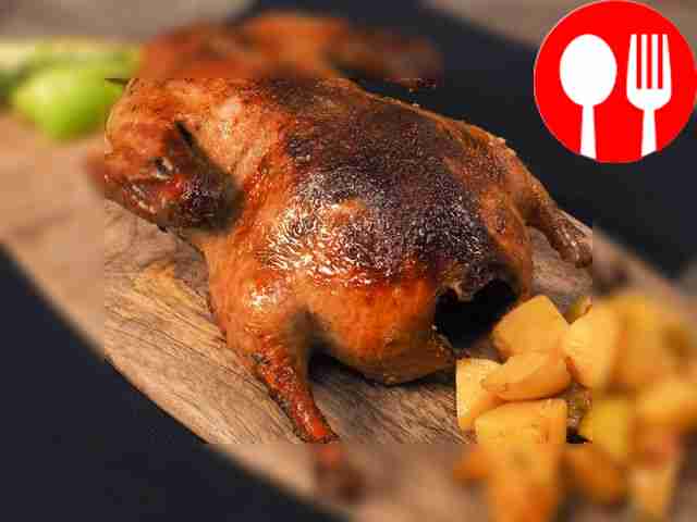 Утка с яблоками и картошкой