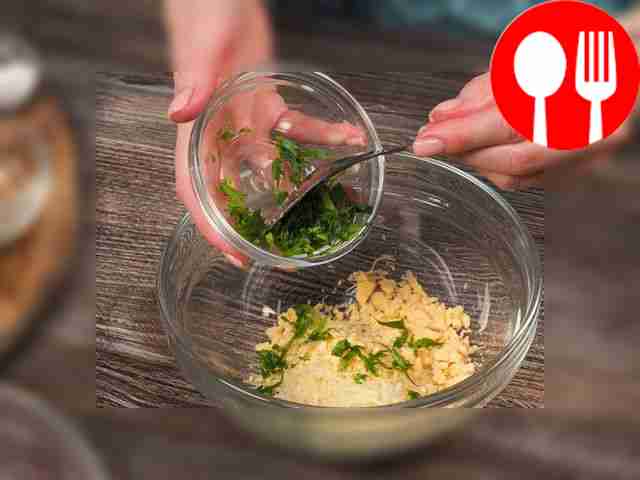 Prepare the filling for zraz. Grate the cheese...