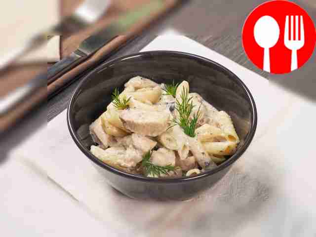Penne with chicken and mushrooms