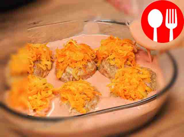 Поместите голубцы в духовку и запекайте....