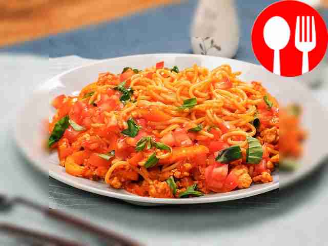 Макароны с томатным соусом