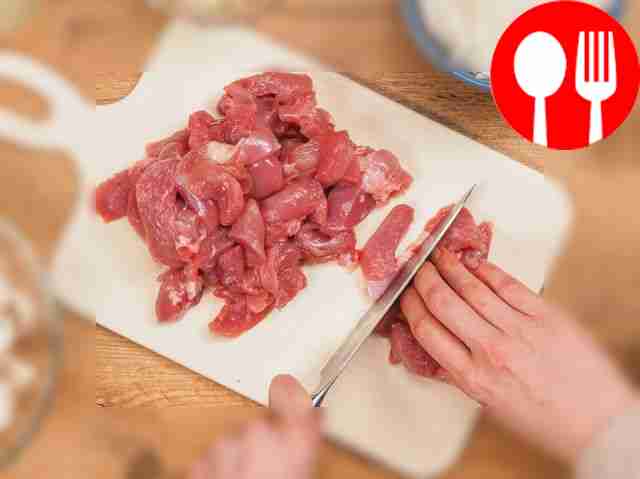 Промойте филе и промокните его бумажными...