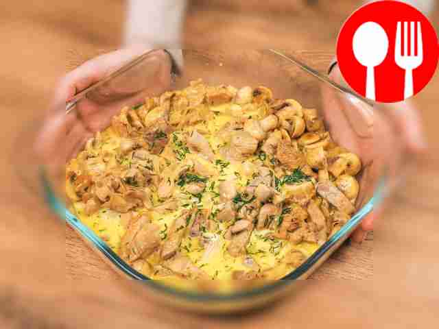 Запеките индейку с грибами. В форму уложите...