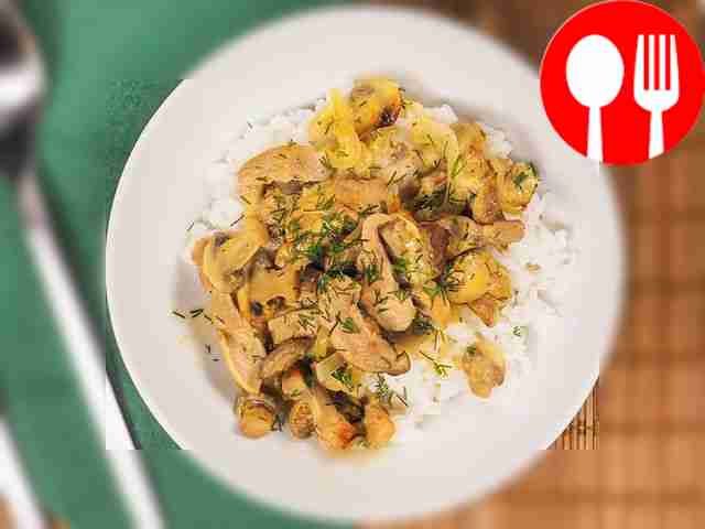 Подавайте индейку с грибами в соусе как гарнир...