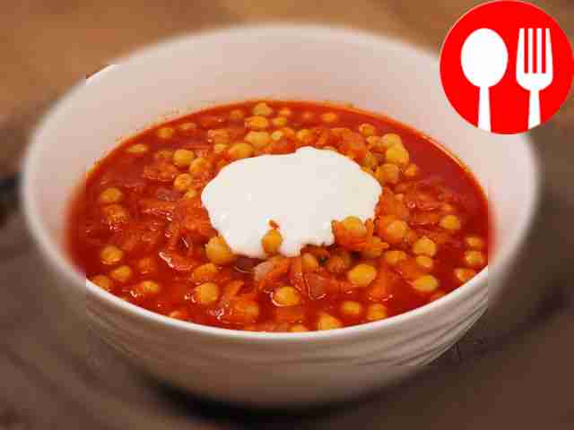 Нут, тушенный с овощами