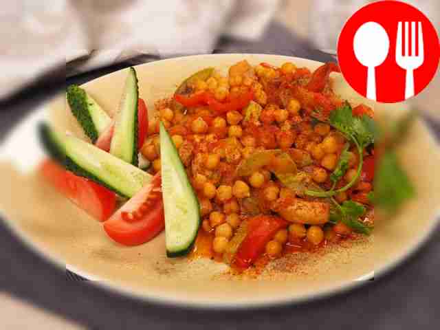 Chickpeas with chicken and vegetables
