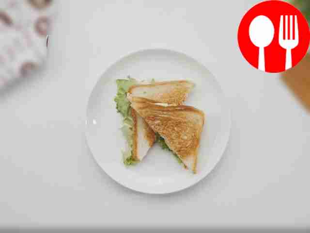 Сэндвич с яйцом и ветчиной