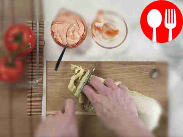 Chop the Chinese cabbage.