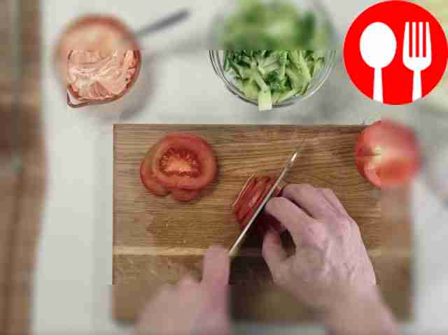 Slice the tomato.