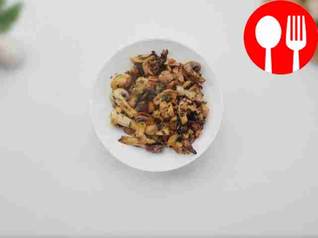 Fried champignons with bacon