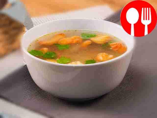 Куриный бульон с клецками