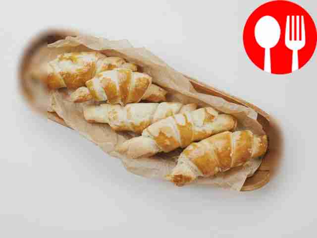 Круассаны с молочным шоколадом из готового теста