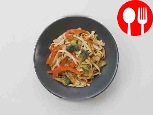 Wok noodles with vegetables