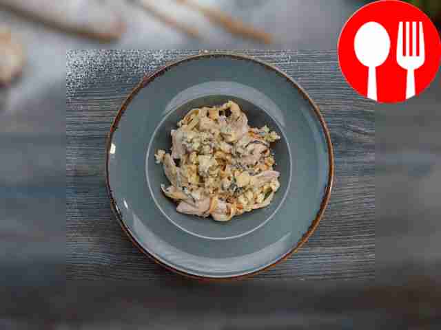 Тальятелле с индейкой, голубым сыром и базиликом