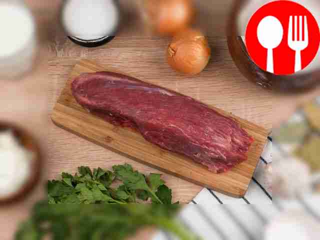 Очистите репчатый лук и чеснок. Промойте...