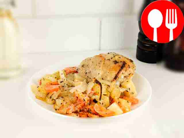 Куриные бедра с овощами