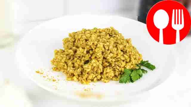 Bulgur in a frying pan