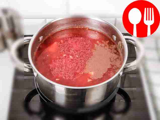 В бульон добавьте готовую зажарку, соль, сахар...