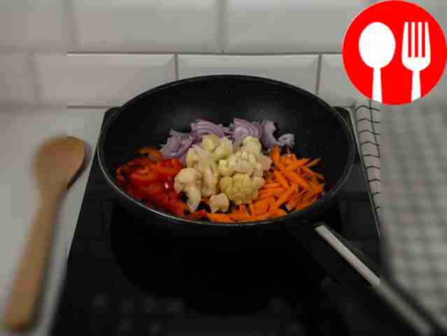 В сковороду влейте растительное масло и...