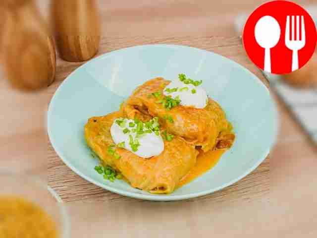 Stuffed cabbage rolls with bulgur