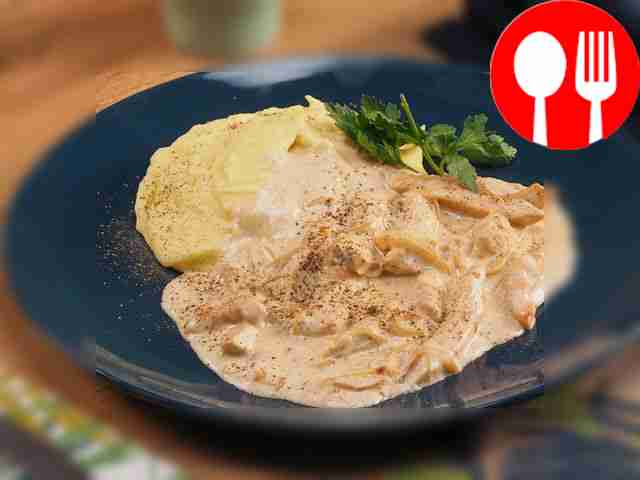 Бефстроганов из куриной грудки