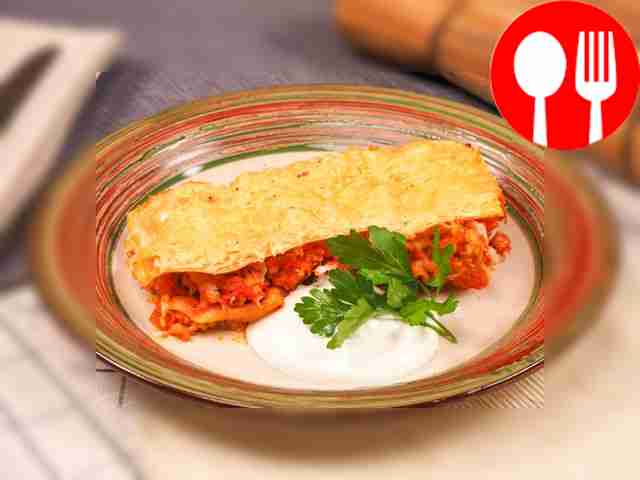 Before serving, cut the lasagna into portions...