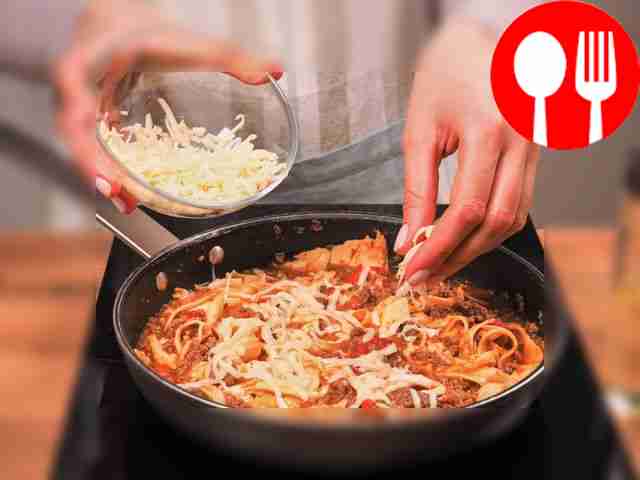 Добавьте оставшиеся продукты и доведите...